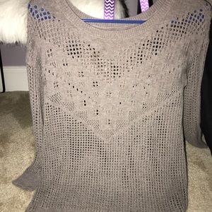 Three quarters sleeve sweater